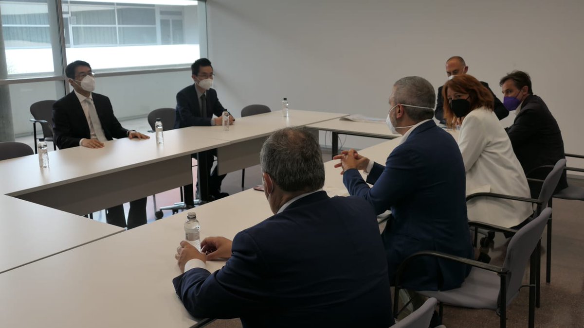 jaumecollboni's tweet image. Damos la bienvenida a nuestra ciudad a Zhu Jingyang, nuevo cónsul general de la República Popular China

🌎🤝 #Barcelona y #China tienen una relación estratégica muy importante, y su activa participación en el #MWC2021 es una buena muestra de ello