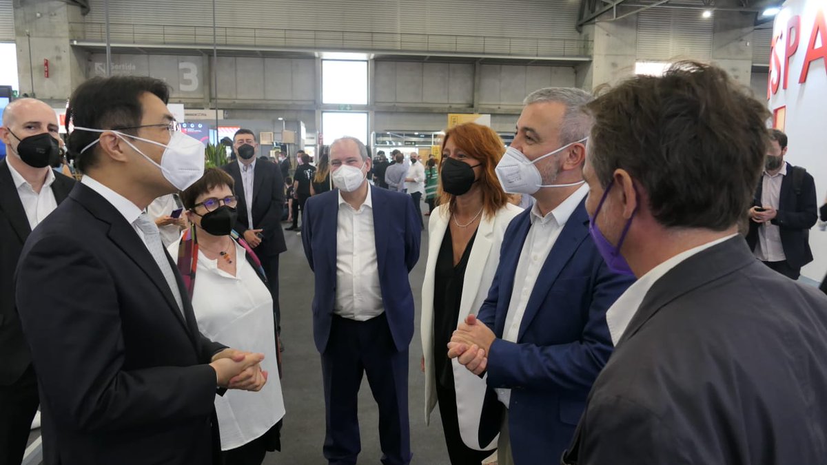 jaumecollboni's tweet image. Damos la bienvenida a nuestra ciudad a Zhu Jingyang, nuevo cónsul general de la República Popular China

🌎🤝 #Barcelona y #China tienen una relación estratégica muy importante, y su activa participación en el #MWC2021 es una buena muestra de ello