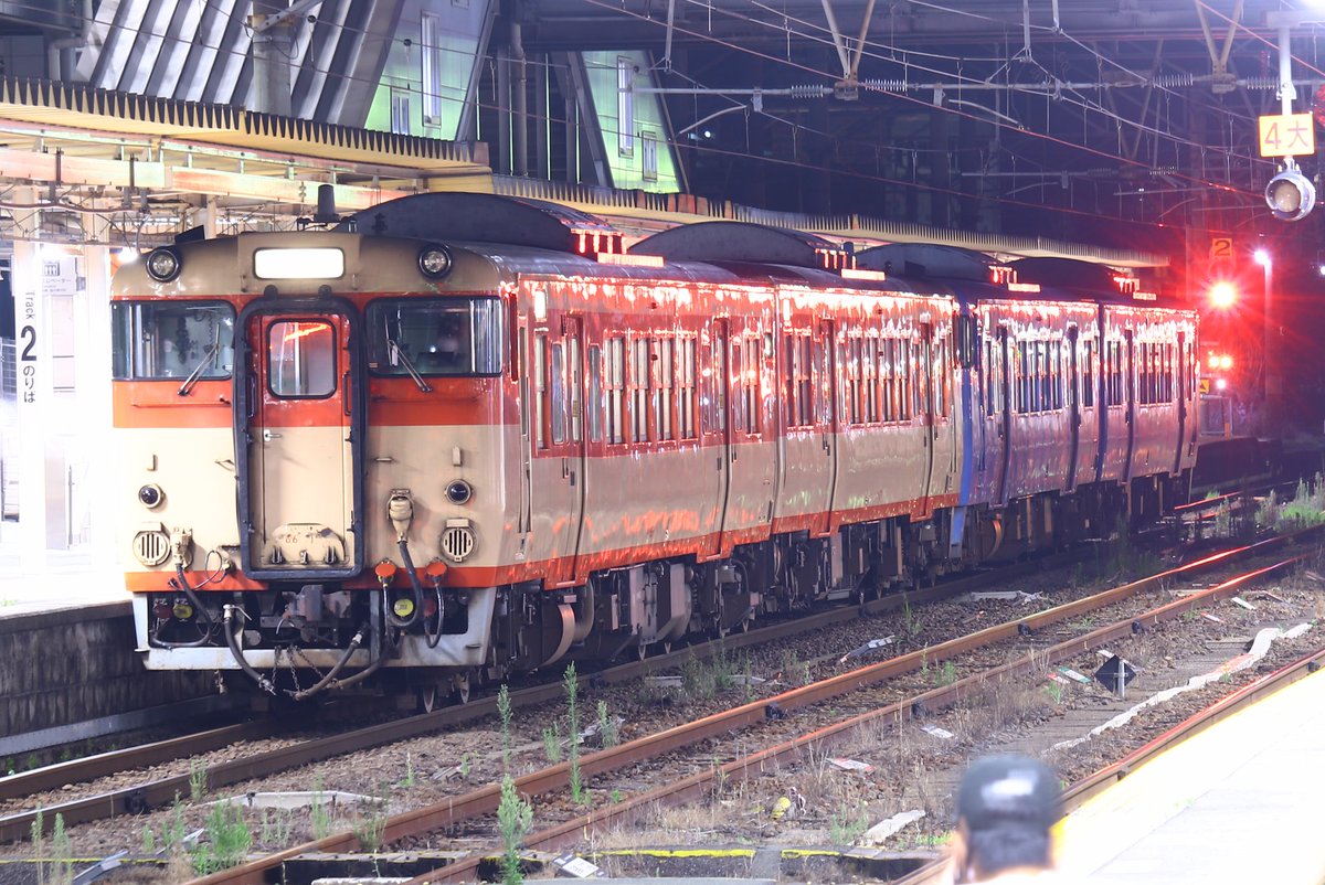 CM15CM24K03's tweet photo. 2021年6月29日(火) 255D
早岐21:11発 普通諫早行
キハ66形67形 1番ユニット国鉄急行色+6番ユニットシーサイドライナー色
大村線/佐世保線 早岐駅にて撮影
同業者の皆様お疲れ様でした。
#キハ6667 #ありがとうキハ6667 #255D #さぁ行こう次の未来へ https://t.co/YT3uZnZoE7