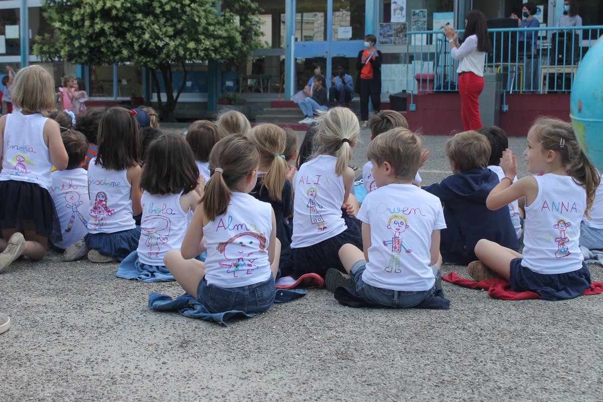 EnsembleASC's tweet image. Vendredi nous avons vécu une belle fête de l'école dans la bonne humeur, la joie de partager et de chanter ! Le thème « Ensemble sur la Terre » rappelait  toutes les valeurs auxquelles nous sommes attachés à l' #ASC
Bravo pour votre enthousiasme &amp;amp; cette journée haute en couleurs!