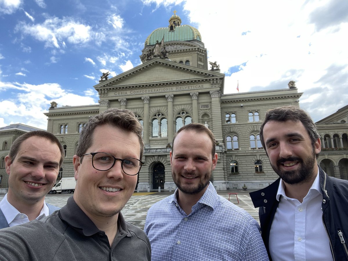 kampagnenleiter's tweet photo. Vier Generationen Kampagnenleiter – toi, toi, toi @RamphosR als neuer Kampagnenleiter bei @FDP_Liberalen https://t.co/yRmlAK9eXZ