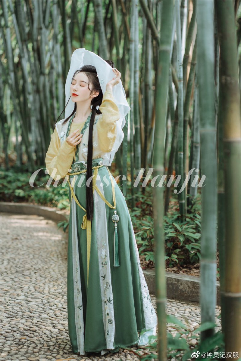 HanfuUk's tweet photo. 𝚃𝚊𝚗𝚐 𝚂𝚝𝚢𝚕𝚎 𝙷𝚊𝚗𝚏𝚞 (唐） 

by 钟灵记
———
#漢服 #唐制 #汉服 #Hanfu #Tang https://t.co/uisRD1ccPs