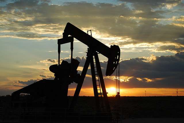 radioalgerie's tweet photo. Le pétrole cale à cause du #variant_Delta
https://t.co/LPfXrgIhVm https://t.co/OfWovgfhR4