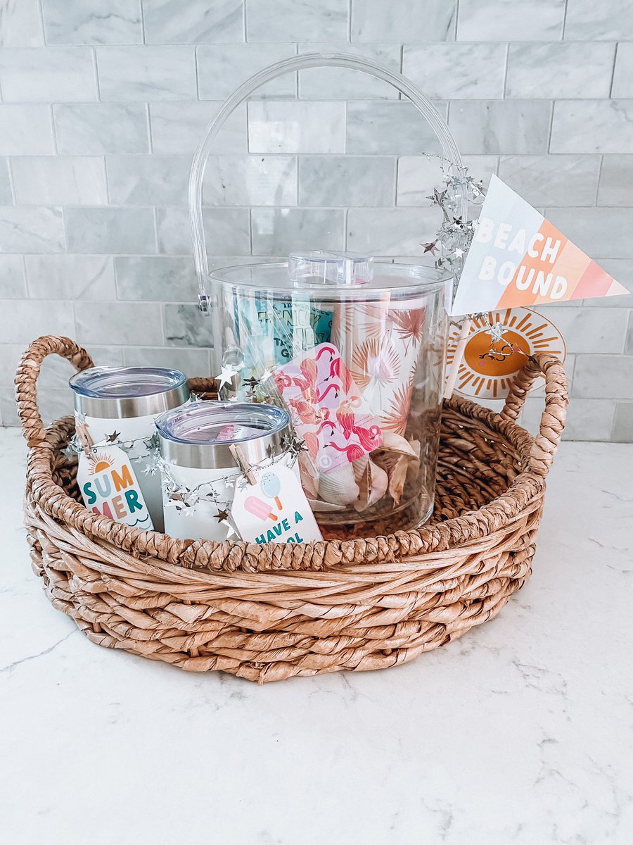 Anyone else insanely late on #TeacherAppreciationGift 😰 Here’s a super cute and (most importantly) easy gift teachers will love. Bucket &amp; gift card: <a href="/Target/">Target</a>, Can Coozie: <a href="/amazon/">Amazon</a>, Snacks: <a href="/TraderJoesList/">Trader Joe's List</a>
