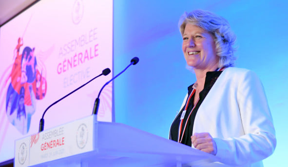 comitevarhandb1's tweet photo. [CNOSF]
Félicitations à Brigitte Henriques , qui a été élue ce mardi à la présidence du CNOSF, devant ainsi la 1ère femme à atteindre ce poste. 👏👏
Elle succède donc à Denis Masseglia, en devançant Emmanuelle Bonnet-Oulaldj, Thierry Rey et Patrice Martin, également candidats. https://t.co/C0hZWL8tf0