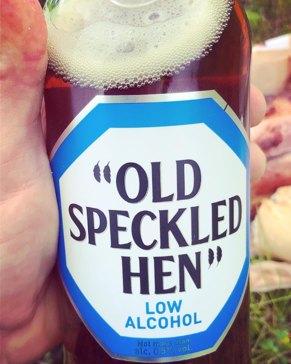 gummibierchen's tweet photo. #Picknick vor dem heiligen Rasen vom #HampdenPark #Glasgow mit alkoholfreiem #Mittagsbierchen #OldSpeckledHen der #MorlandBrewery aus #BuryStEdmunds in #Suffold ๐๐บ #greenekingbrewery #britishbeer #stadionbier #bierliebe #bierdurst #bierdestages #bierlaune #bierzeit #biertest https://t.co/jL1vEEUv0r