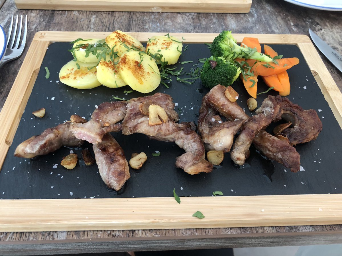 FERREIRATRECE's tweet photo. Con mi amigo @sancarfer conociendo la suculenta apuesta culinaria del restaurante Virazón en el @LimaMarbellaH muy buen rato y
muy recomendable!!!
👏🏼👏🏼👏🏼🔝🔝🔝
#HotelLima #Virazon #gastronomia #khrgolf #fooddeluxe #golfcircus https://t.co/Y1cjk9Z1cT