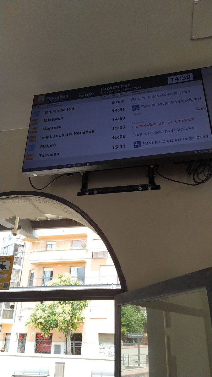 anilomres's tweet photo. El tren de les 14:41h que pasava per Sant Feliu de Llobregat direcció Plaça Catalunya sembla ser que s'ha esfumat @rod4cat.@rodalies... Normalitat al servei!!! https://t.co/eMndV48stT