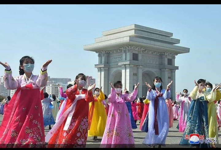 EthiopiaKfa's tweet photo. Koreans enjoy life more than you do.🇰🇵💕 https://t.co/L0GsPGkLM9