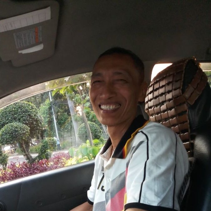 Swe died unexpectedly last week, one of many collateral victims of the coup, unable to access proper medical care due to the collapse of the health system in #Myanmar. To many, he was a friend, a guide, a Burmese teacher in his taxi, a burst of laughter. #WhatsHappeningInMyanmar