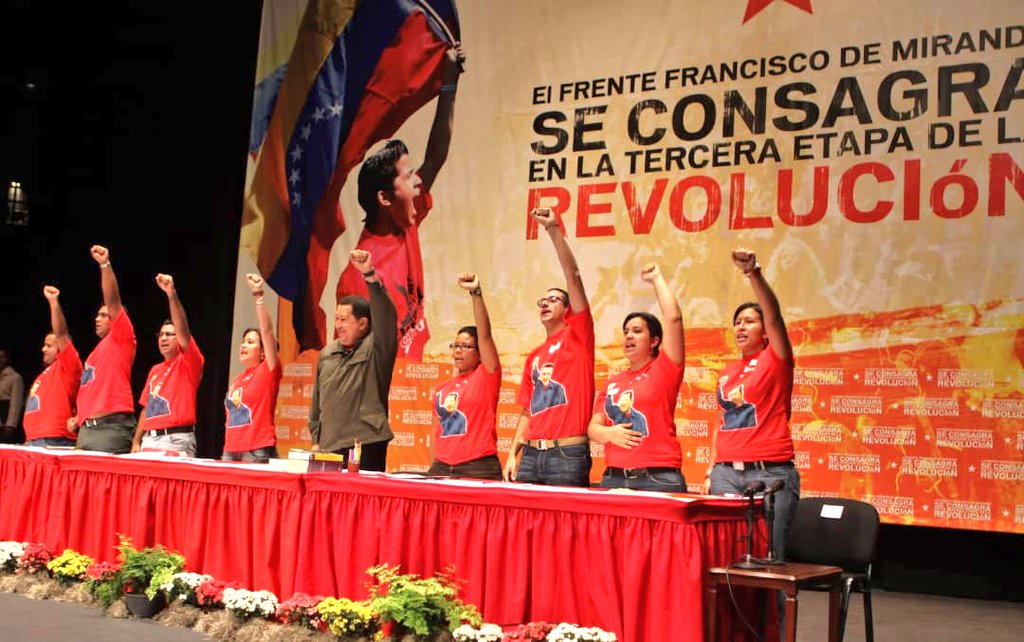 ErikaPSUV's tweet photo. El comandante Chávez nos decía que este FFM no había nacido gateando sino más bien galopando como los potros en la sabana.
Surgimos sembrando el Socialismo en la Patria y consolidando el liderazgo de nuestro Pdte. @NicolasMaduro.
¡Son #18AñosInvictosEnCarabobo! https://t.co/8wsvmy6Tcy