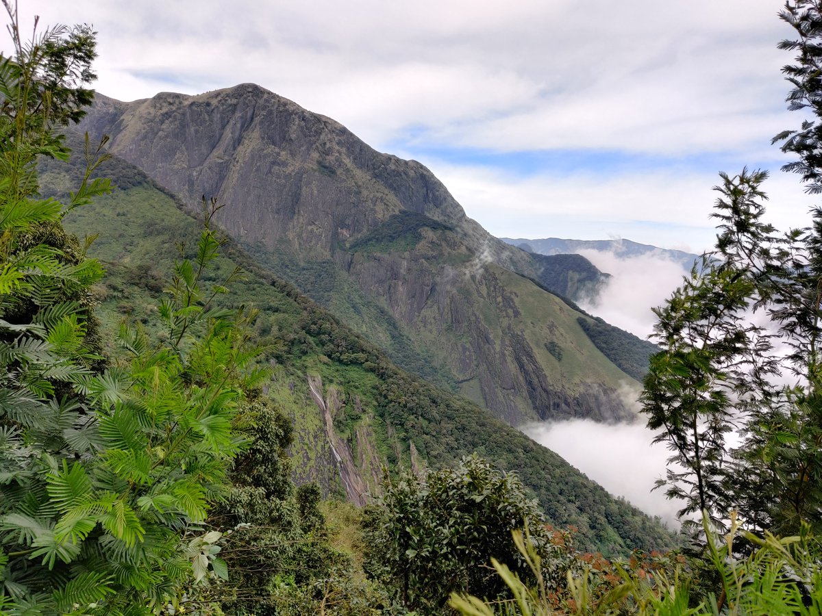 iam_pavendhan's tweet photo. @tourismtn Kolukkumalai,Theni.... A hidden gem in Tamilnadu https://t.co/Ky27nidANy