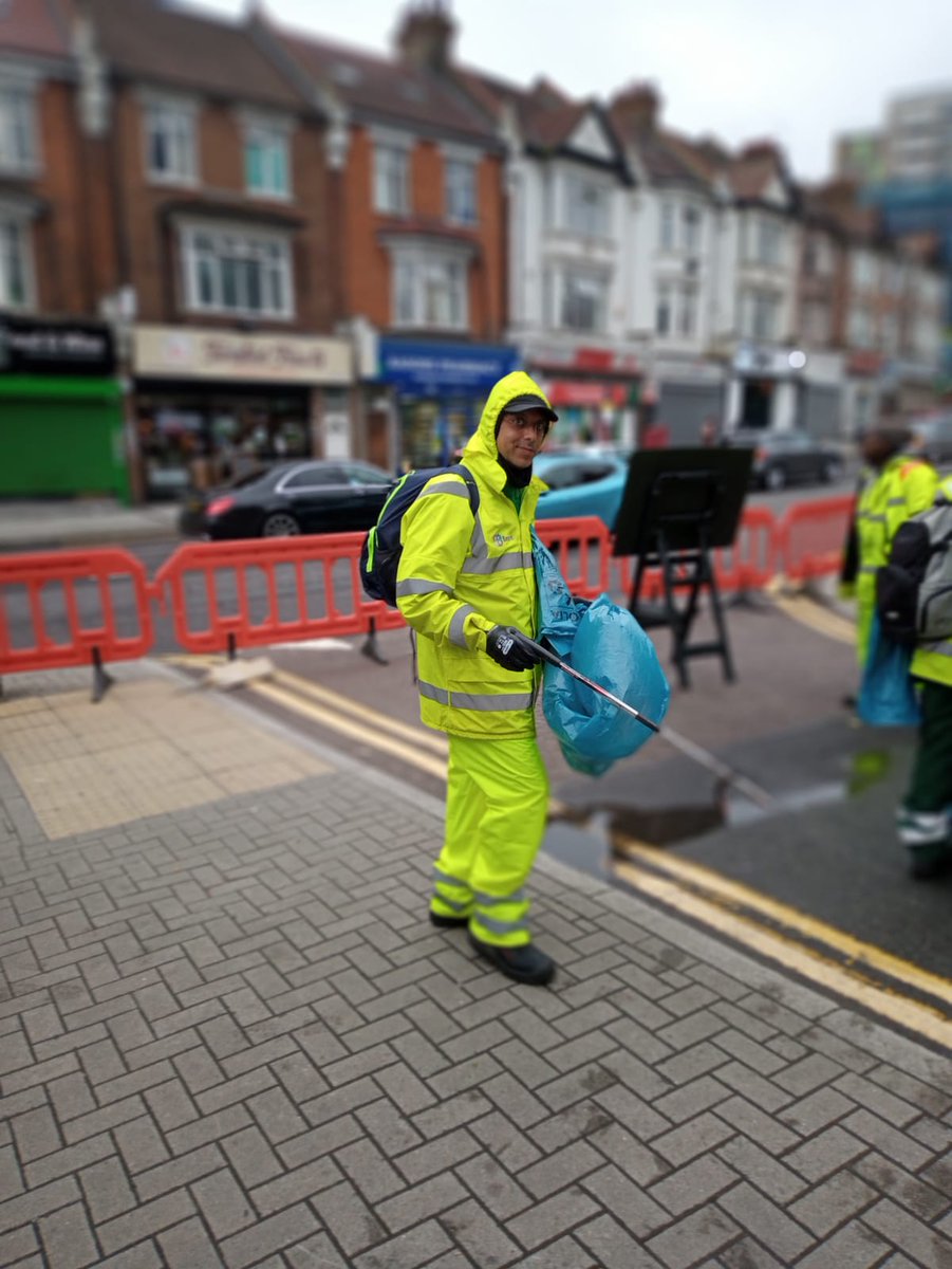 VeoliaUK's tweet image. Ahead of tonight&apos;s @England game, we want to thank our Brent special events day team who have been hard at work litter picking before, during and after the matches in the streets surrounding Wembley Stadium #EURO2020 @brent_council