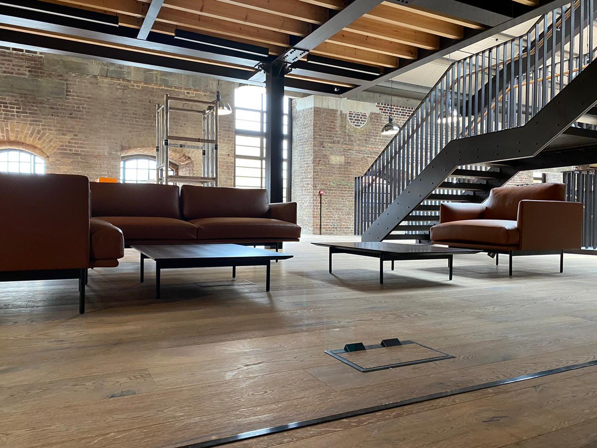 Our team is on site putting the finishing touches together for a clients show suite for some stunning A1 office accommodation in London.

#officefurniture #rtw #offices #interiors #interiordesign