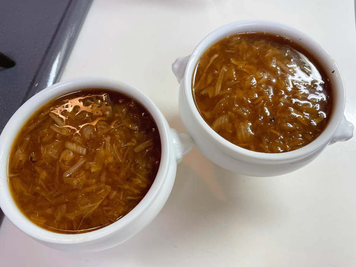 オニオンスープが飲みたくなったらコレ！玉葱がたっぷりで大満足レシピ！