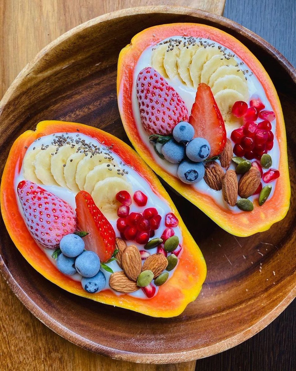meonnies's tweet photo. Papaya boat for breakfast 😍🧡
🌟Visit- https://t.co/8FMQYQcYsG for healthy delicious recipes ✌️🍀🌸

 🌴Topping
yogurt + banana + strawberry + blueberry + pome + almond + pumpkin seed

#vegan #veganism #vegancommunity @VeganFoodRecipe @NccVegan @TheMasterVegan @GlobalVegans https://t.co/NXBoYlbbZK