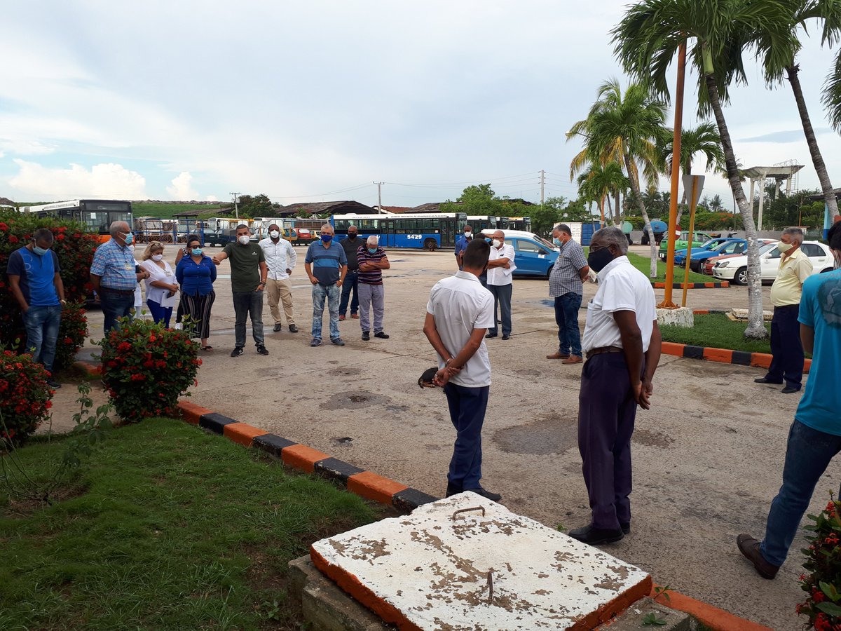 El matutino realizado en la Dirección Adjunta de la EPTH contó con la participación de la Delegada de la Circunscripción de Puente Nuevo, la cuál agradeció a la empresa por el apoyo brindado para el buen desenvolvimiento del vacunatorio que tuvo lugar el pasado sábado.