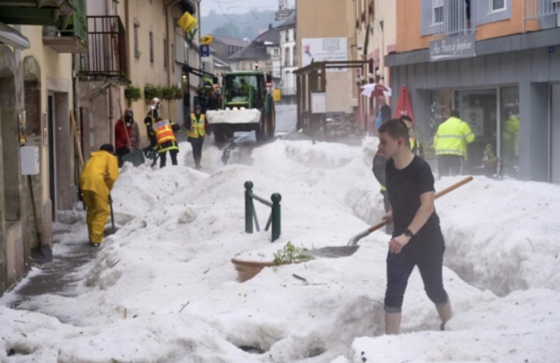 Tout mon soutien aux habitants de Plombières les Bains victime d’un orage de grêle. 
Courage et solidarité