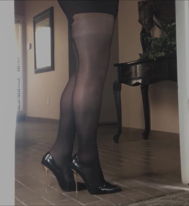SaraFInHeels's tweet photo. #Retweet if I can DM you a short video preview 😘🔥

**YOU MUST BE FOLLOWING ME TO RECEIVE A DM** https://t.co/4wP38GyjL8