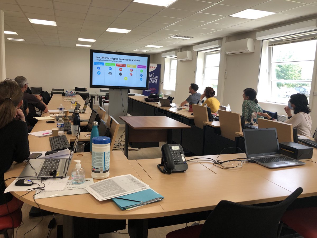 L’équipe de ⁦<a href="/LafabriqueET/">La Fabrique Emploi et Territoires</a>⁩ se forme sur les #reseauxsociaux avec ⁦<a href="/cyrilOriginis/">Originis</a>⁩