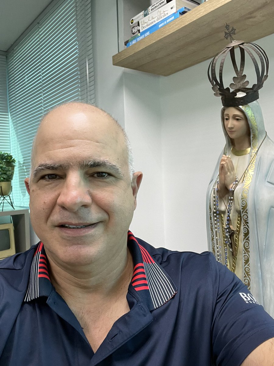 ChrisDaes's tweet photo. Mi abuelo elias.  Sabio.  No hay nada que le haga mas daño a tus detractores que verte feliz.   Eso los revuelca.  No lo soportan.  Soy feliz.  Yo tengo a un par enloquecidas.   Salud!!!!!   Buendía a todos https://t.co/qpq6nQiEEt