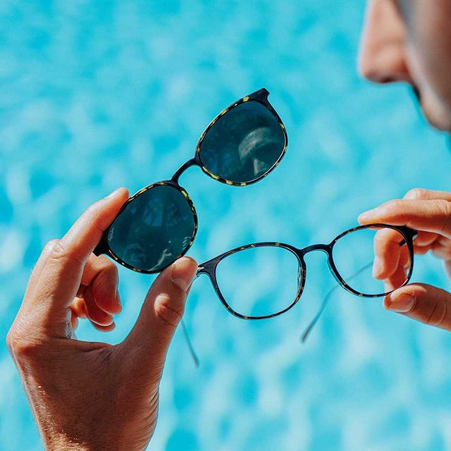 Si todavía no conoces los #MagicClips, ¡no sabes lo que te estás perdiendo! Con esta nueva creación de <a href="/AFFLELOU_OPTICO/">ALAIN AFFLELOU</a>, podrás tener todas tus lentes unidas en el mismo par de #gafas 😎 Visita su tienda en Peñacastillo y déjate asesorar por sus profesionales 🤓