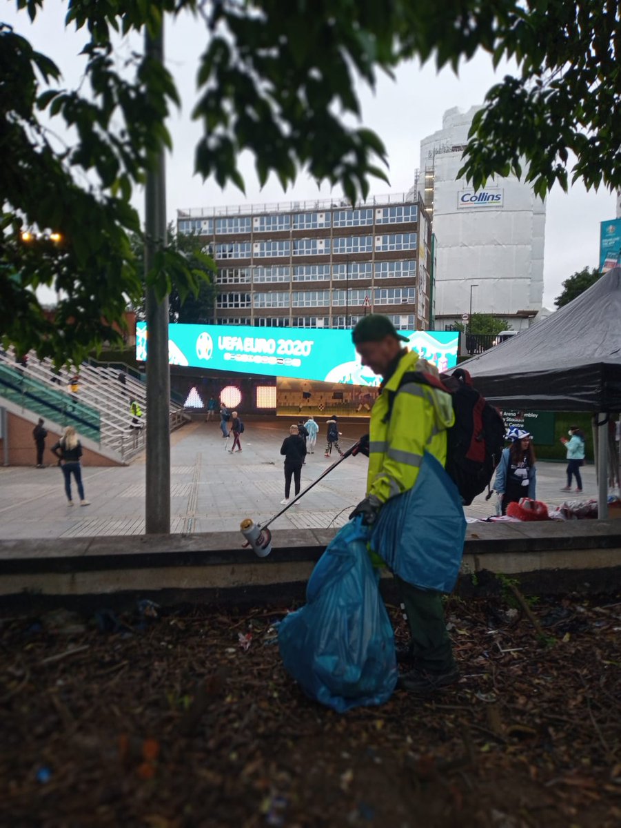 VeoliaUK's tweet image. Ahead of tonight&apos;s @England game, we want to thank our Brent special events day team who have been hard at work litter picking before, during and after the matches in the streets surrounding Wembley Stadium #EURO2020 @brent_council