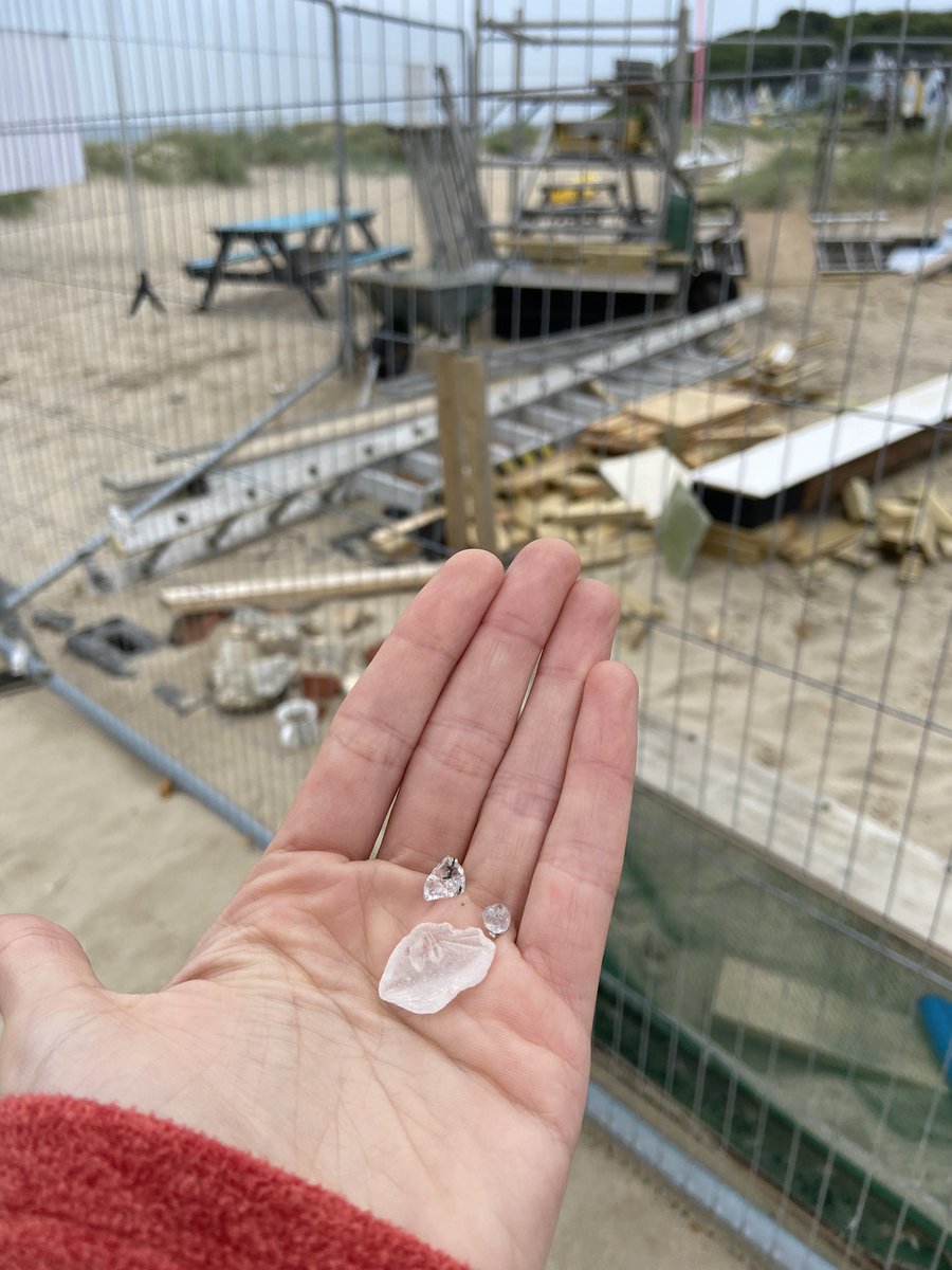 looloolissy's tweet photo. @BCPCouncil lots of broken glass on the beach by the beach huts being repaired after fire - kids running around bare feet, please can you get it cleaned up? …😳 https://t.co/HrRDSRhBV8