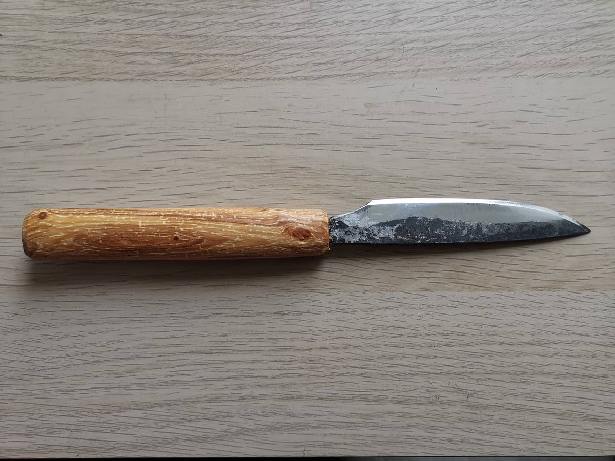 vbamburintools's tweet image. Кухонный нож из стали 95Х18
Кому нужно обращайтесь
Инструмент заточен остро и готов к работе))))
#vbamburintools #blacksmithingtools #handmade #handtools #miniaturetool #DIY #blacksmiting #minitools #кованныйинструмент #кузница #кованыйнож