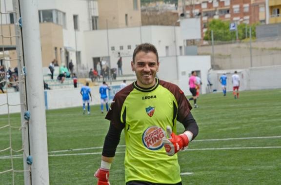 cf_lloret's tweet photo. ✍️ RENOVACIÓ: JORDI TUSCÀ

Jordi Tuscà seguirà defensant la porteria del CF Lloret en la temporada del Centenari. El vidrerenc, de 30 anys, ha estat el porter titular aquest curs i vol continuar aportant la seva experiència en la categoria.

#AmuntLloret

(📸 Aitor Roger) https://t.co/cfbZTjtYSq