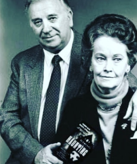 TafGato's tweet photo. These two could learn a lot from reading #ElementsOfAHaunting pre-order today! @LlewellynBooks @brandonalvis @ghosthunters @Pilgrim_Studios @AETV #WarrensWereFrauds https://t.co/IELRiuwBOl