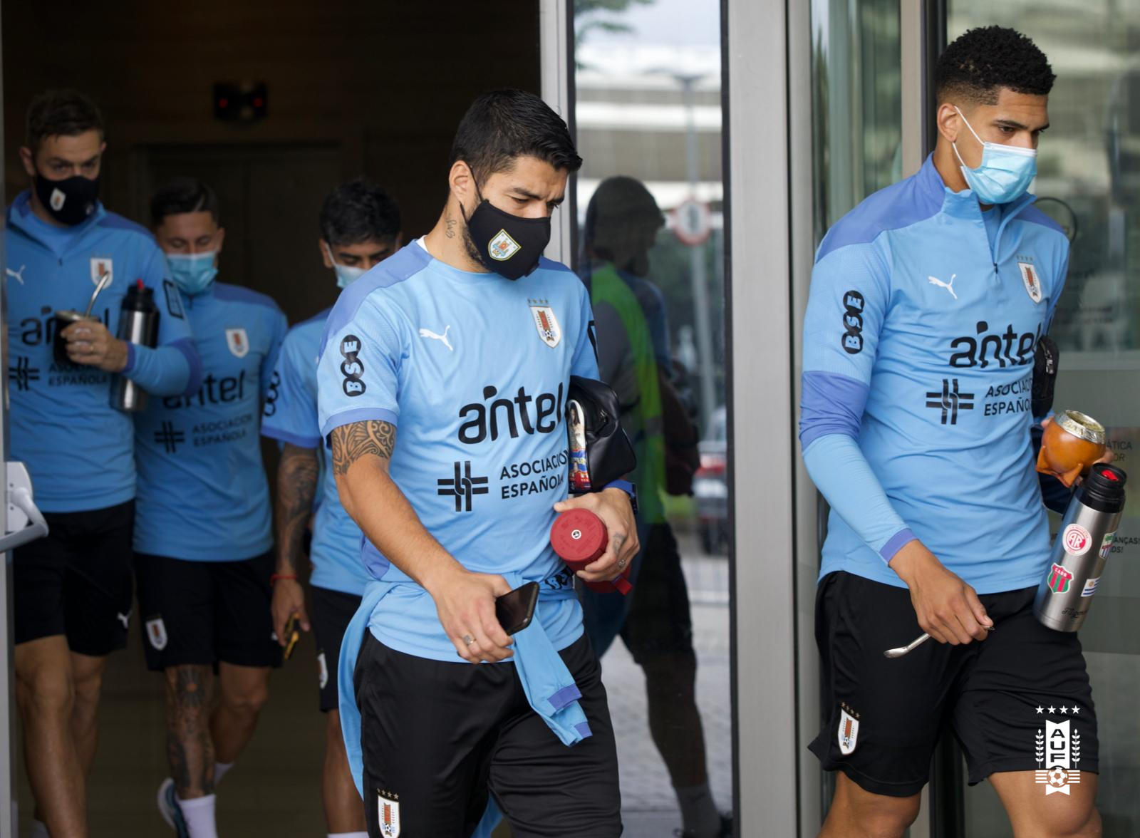 Selección Uruguaya Twitter : "🚌 @Uruguay se al Centro de Entrenamiento de Fluminense para el entrenamiento matutino. https://t.co/uKsZplV5P1" Twitter