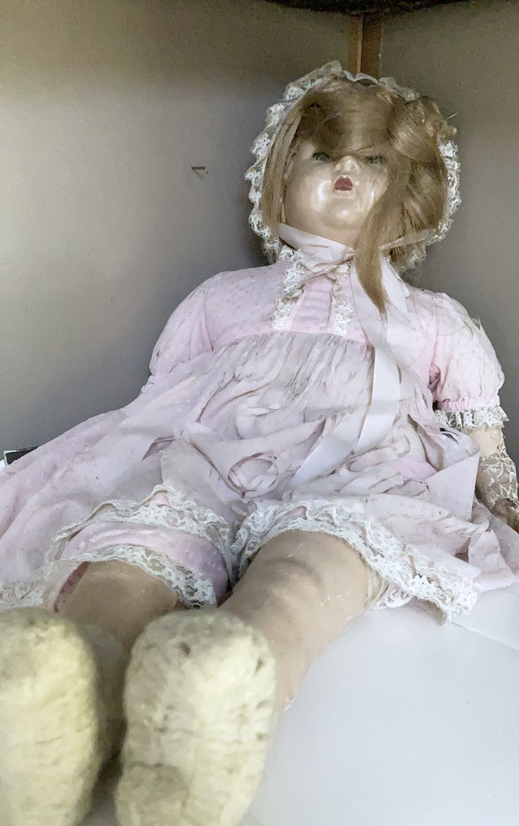 This morning’s piece is slightly “décousu” (which translates literally as unstitched), and is a bit of an odd, disjointed look at my childhood home and the memories associated with it. 
I’m really selling it here. 
Featuring the super creepy Mafalda. 
madmakeparty.substack.com