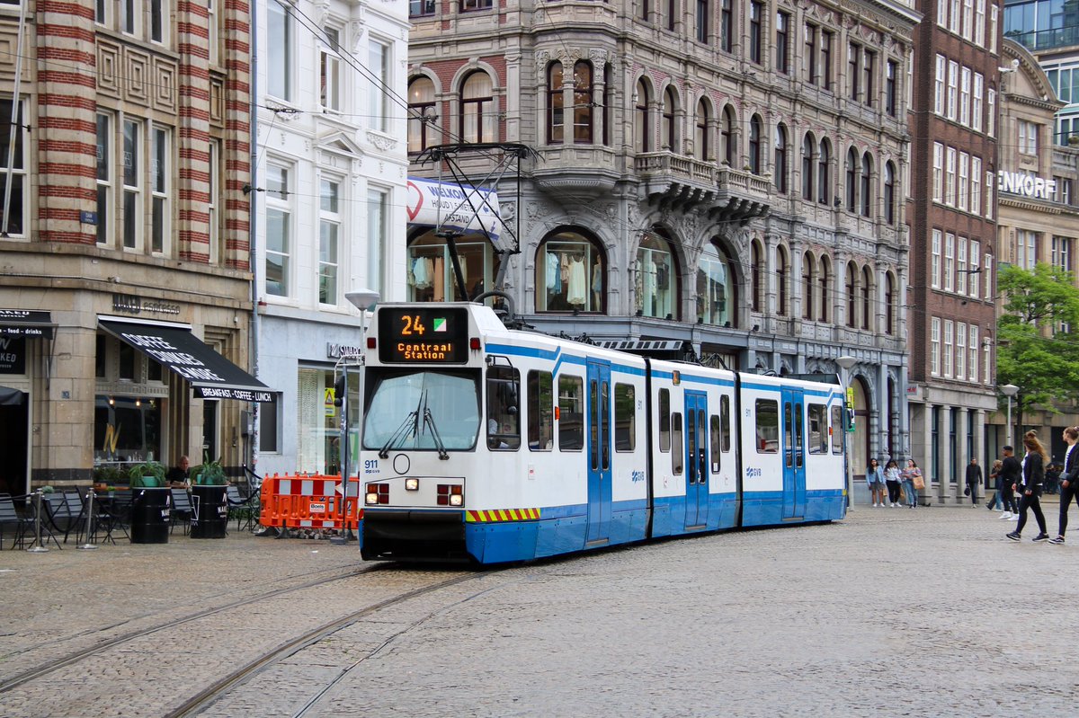 TrainspotterA's tweet photo. Vandaag rijden de @GVBnieuws 902, 911, 912 en 917 op lijn 24. Foto’s gemaakt in de Ferdinand Bolstraat, Ceintuurbaan, Paleisstraat en Centraal Station. https://t.co/m0I7kQ9u2K