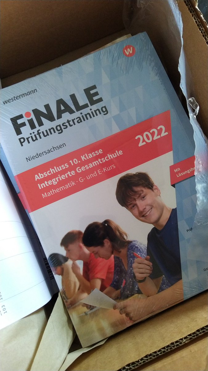 AkikoHana1's tweet image. Schön, wenn das fertige Produkt dann mit der Post kommt.

#autorenleben #finale #westermann #sachbuch