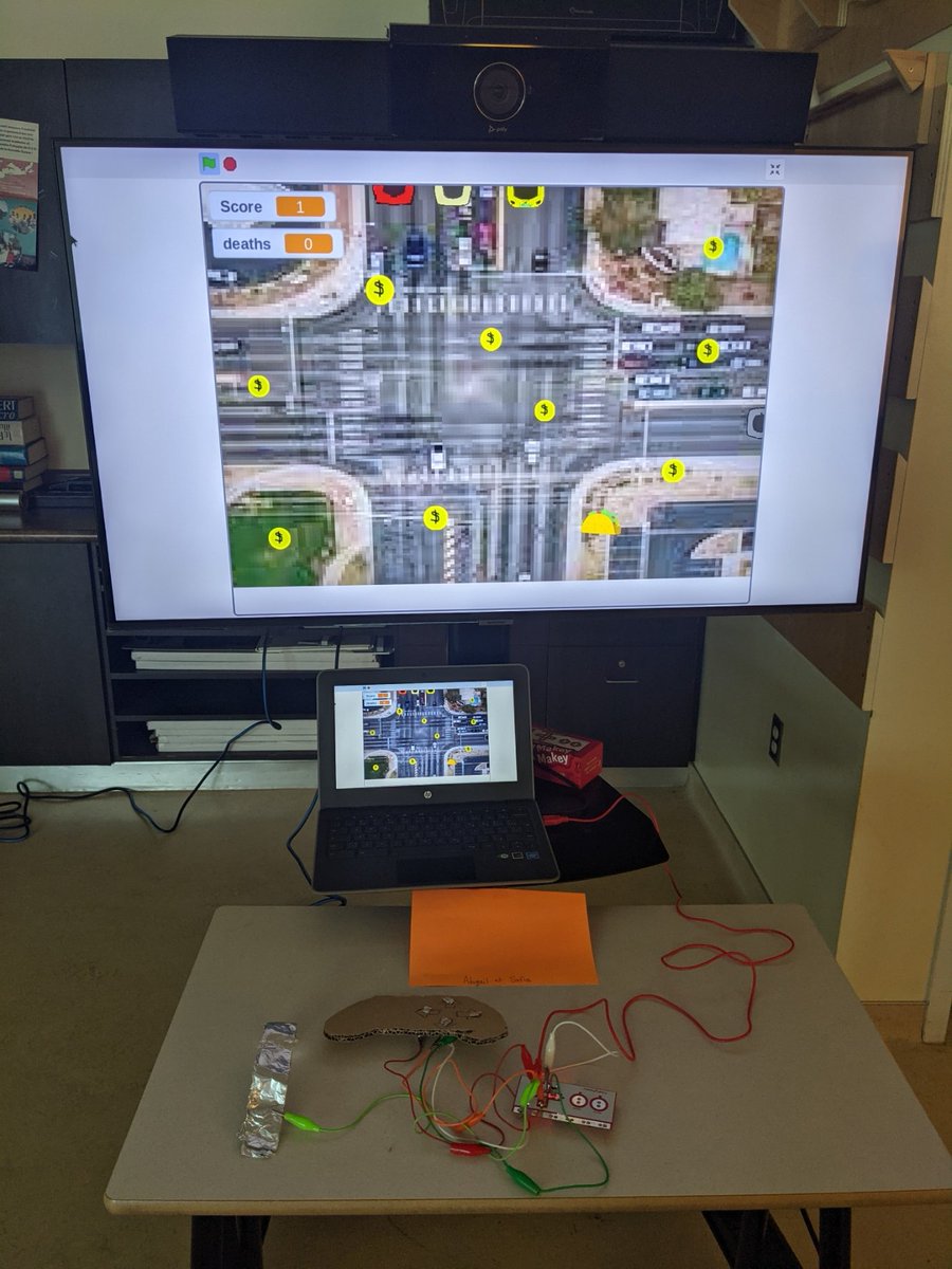 DelaneyClarke5's tweet photo. C'est la #journéerelaxe à l'école! Les élèves de techno ont créé une arcade à l'aide de #Scratch #CospacesEDU #MakeyMakey #GoogleCardboard! 
@EcoleAcadienne @labos_creatifs @NatachaVautour #CSAP https://t.co/Tq3Wczforn