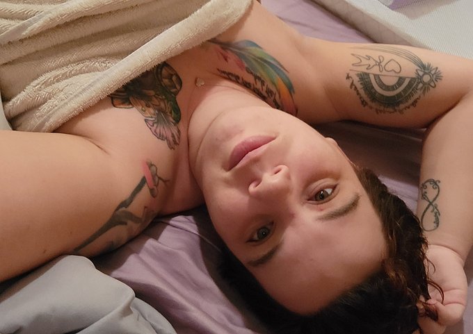 I wanna be unwrapped and kissed all over. 😘😘  https://t.co/DAUjgSyHgN https://t.co/ltuT7qunMP<a href="/tag/queen"class="tags"><span>#queen</span></a><a href="/tag/kittens"class="tags"><span>#kittens</span></a><a href="/tag/newbornbaby"class="tags"><span>#newbornbaby</span></a>