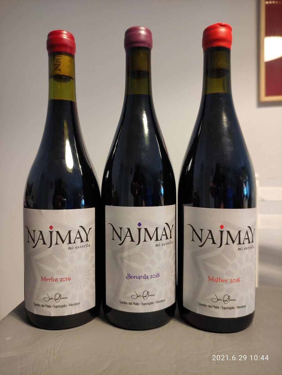 Ayer los fuimos a buscar a la terminal... Hoy ya están disponibles en Paladar Noir... Los vinos de la Noe <a href="/NoeliaJuri/">Noelia Juri</a> Najmay.
"Mi Estrella"... Quedan pocas botellas