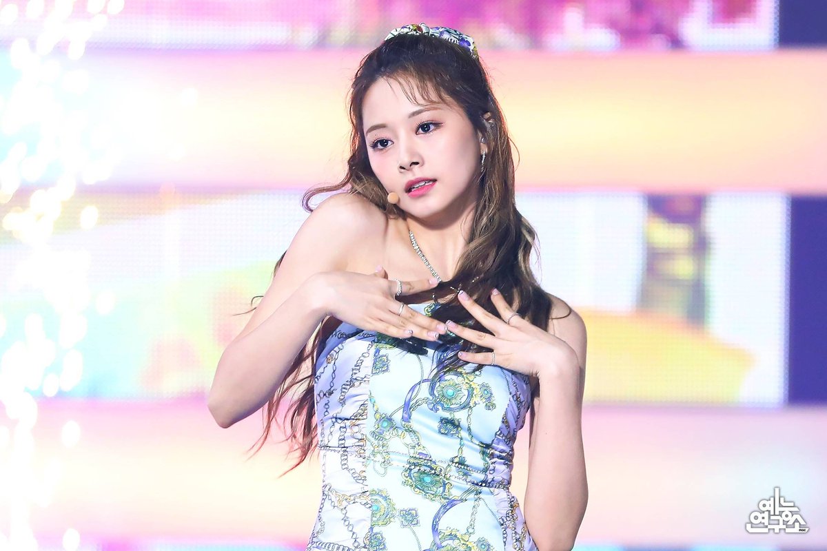 tzyhour's tweet photo. #쯔위 #Tzuyu https://t.co/ejjnxWIwZ7