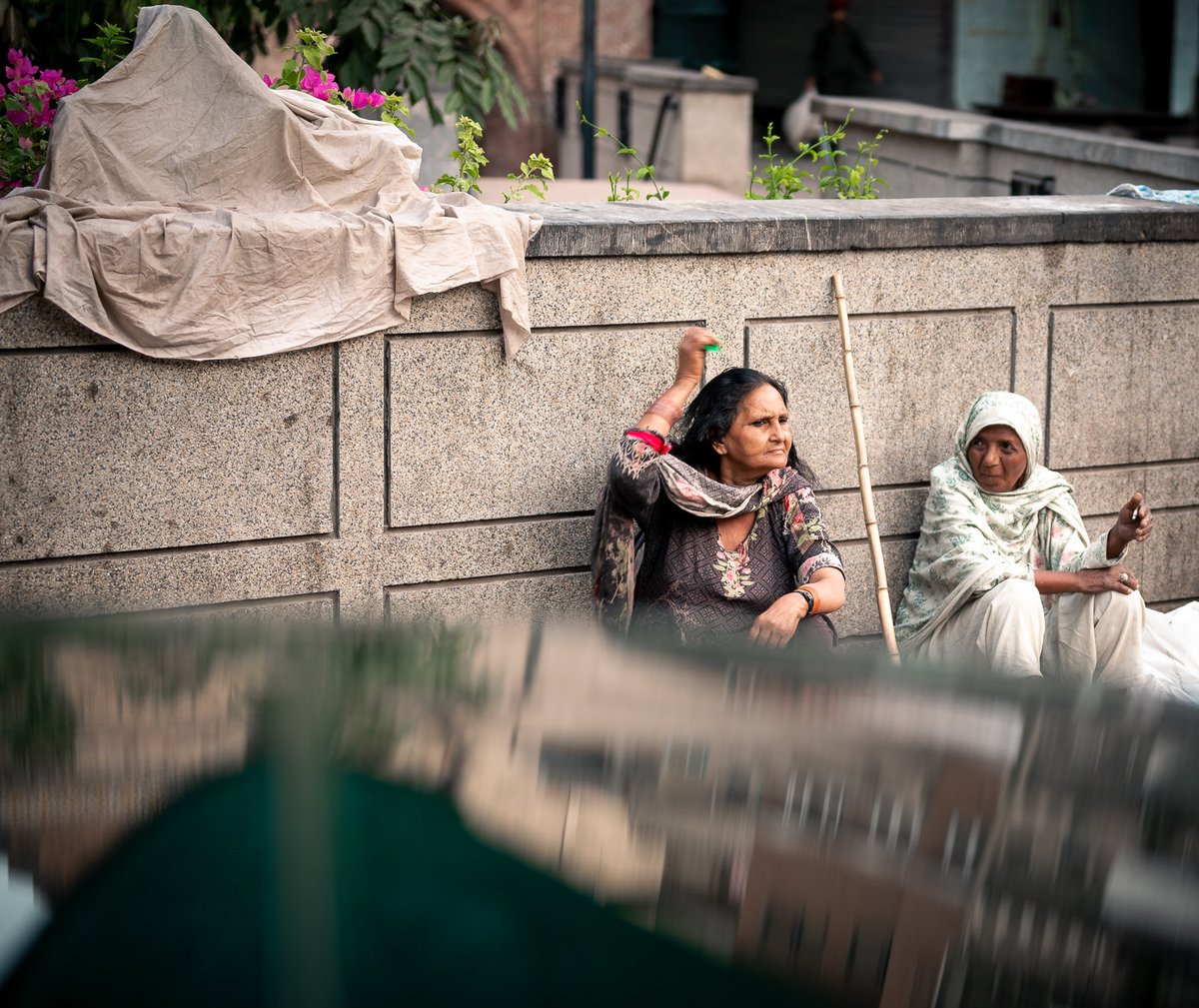 raohamid's tweet photo. The people of the Walled City, Lahore.
#streetphotography #Lahore #Pakistan #photography #photooftheday #street #bnw #photooftheday #photo #travelphotography #streetart #art #photographer #travel #streets #picoftheday #urbanphotography #life #city #streetphoto #nature #portrait https://t.co/sL4iFGXB2B