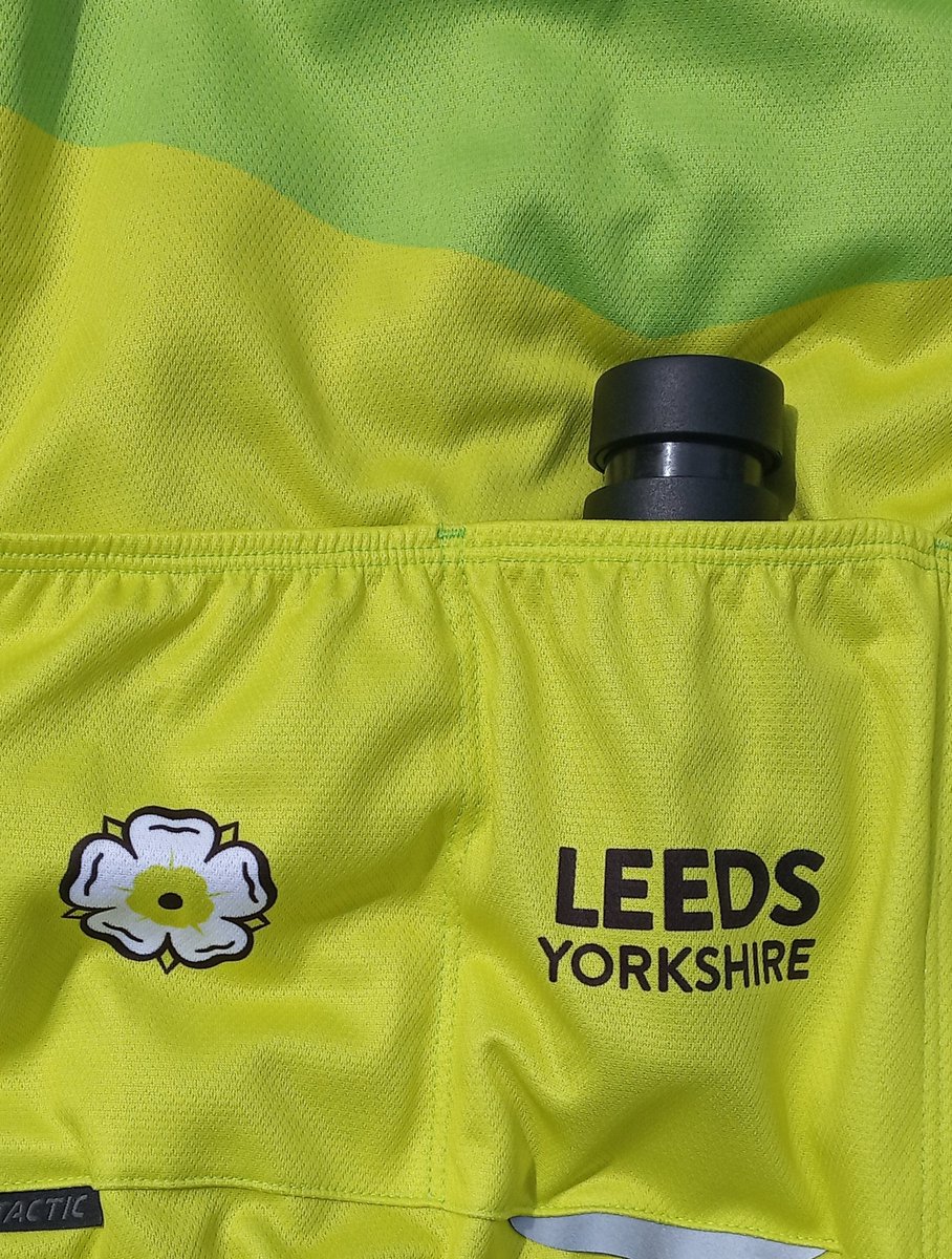 GellAndy's tweet photo. My new cheap and lightweight #cyclebirding kit. Fits neatly in a cycling jersey. Download a bird guide app on your phone and you're good to go! Fitness and birding combined. @Natures_Voice @RSPBbirders @YorksWildlife #birdwatching https://t.co/dJQo7BKN3a