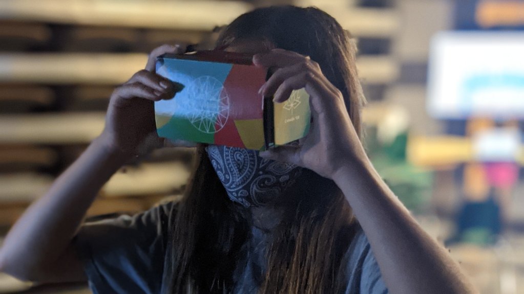 DelaneyClarke5's tweet photo. C'est la #journéerelaxe à l'école! Les élèves de techno ont créé une arcade à l'aide de #Scratch #CospacesEDU #MakeyMakey #GoogleCardboard! 
@EcoleAcadienne @labos_creatifs @NatachaVautour #CSAP https://t.co/Tq3Wczforn