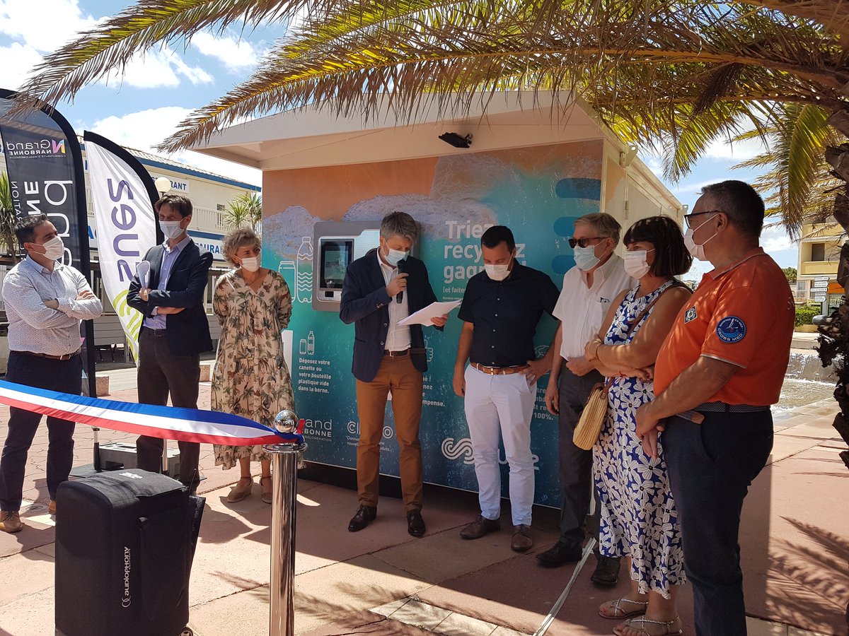 LEFEUVRE_FR's tweet photo. Inauguration ce jour avec @legrandnarbonne @citeofrance et la mairie de #fleury de la 1ère borne #récocity avc pr objectif de booster la collecte des bouteilles en plastique et des cannettes. #innovation chaque geste de #tri bénéficiera à @SauveteursenMer 
#recyclage https://t.co/r3xB6XwoTa
