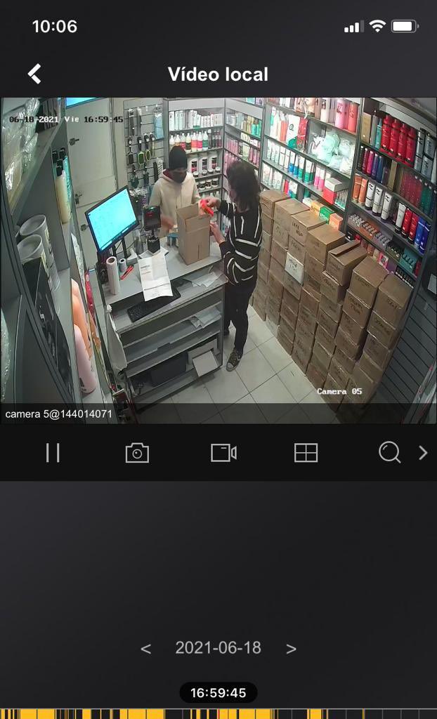 verozarateok's tweet photo. Hola @pedidosya estoy hace días reclamando un paquete que nunca me llegó el día 18/06/2021 hice un pedido, me cancelaron 2 veces, tengo pruebas de que la moto recogió el pedido! 
Son herramientas de trabajo y las necesito! https://t.co/NbiVov2KBa
