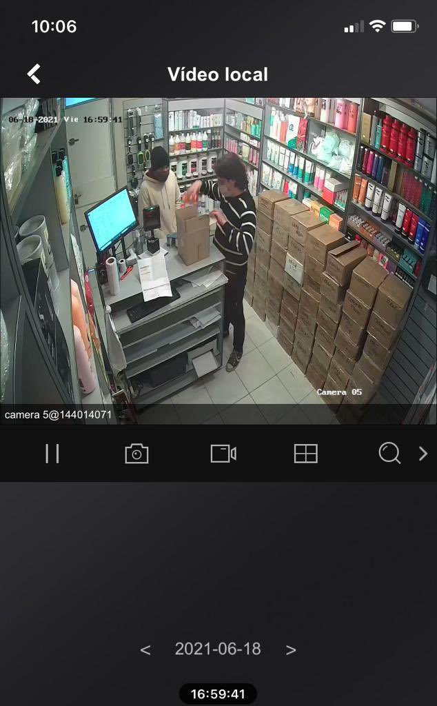 verozarateok's tweet photo. Hola @pedidosya estoy hace días reclamando un paquete que nunca me llegó el día 18/06/2021 hice un pedido, me cancelaron 2 veces, tengo pruebas de que la moto recogió el pedido! 
Son herramientas de trabajo y las necesito! https://t.co/NbiVov2KBa