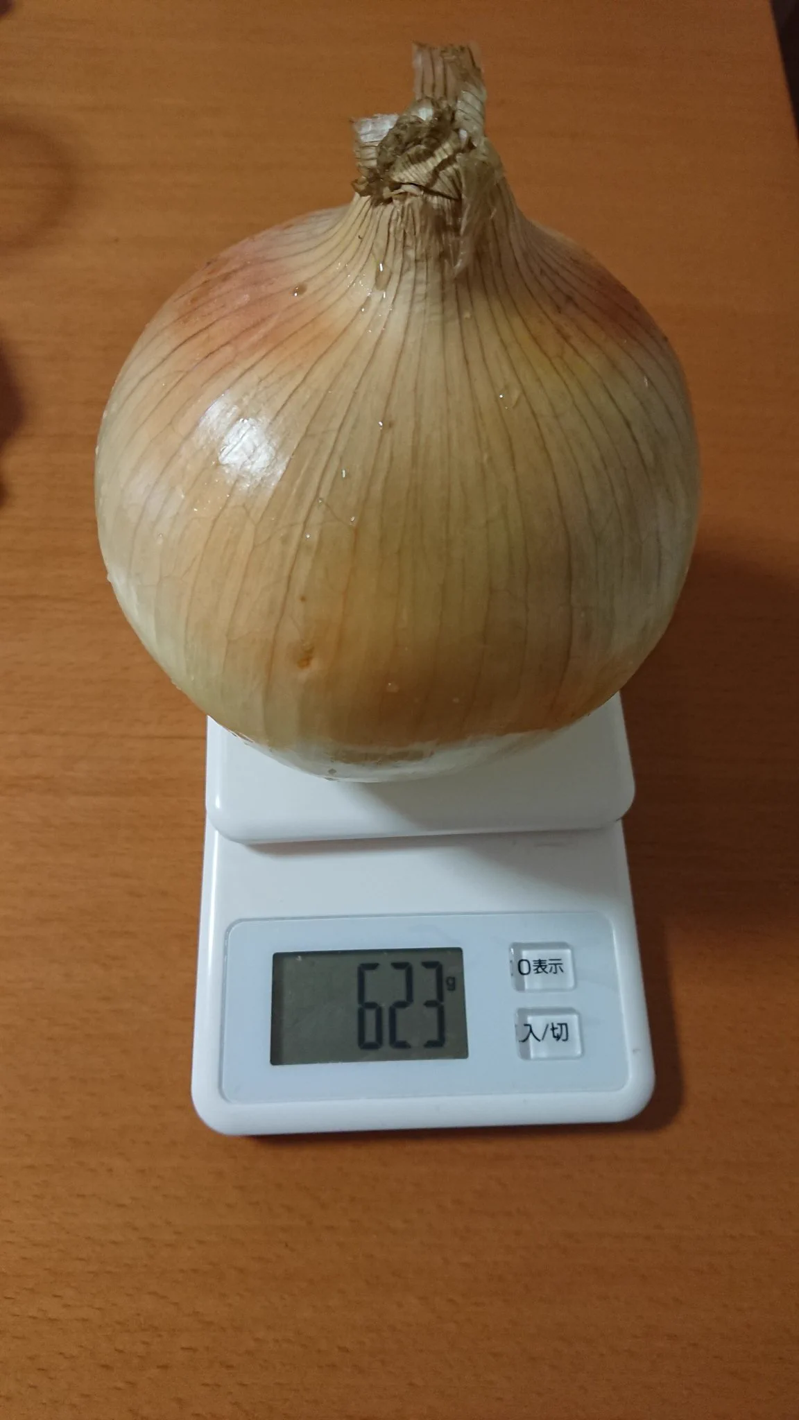 @orie13a めっちゃ食べたい。。。暑くなってきたけどオニオングラタンスープでも食べたいです。。。
蓋をして火をいれて水気を飛ばしたらとびきり甘くて美味しいスープになりそうですね♪
この間買った33円の超巨大玉ねぎなら一個でこの分量作れそうだし笑 