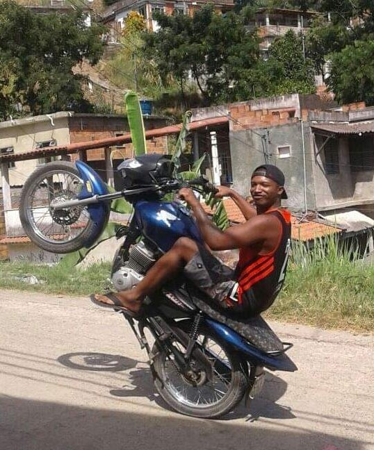 😭😭😭😭😭😭 dói Muito perde uma pessoa de perto de vc. Meu deus  pq isso foi acontecer 😢😞 volta 😭😭😭😭