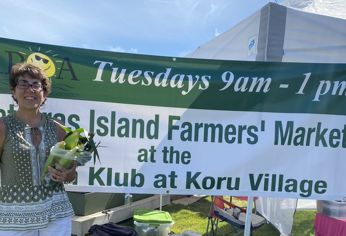 MaryLehman_D1's tweet photo. Love supporting local growers & merchants — shopping for produce & other goodies including #CurrituckCounty corn at today’s Hatteras Island market! #shoplocal https://t.co/Kz4UDbBIAg