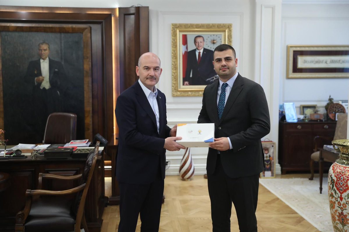 İçişleri Bakanımız Sayın <a href="/suleymansoylu/">Süleyman Soylu</a>’yu ziyaret ettim. İlgisinden ve gençlik çalışmalarımıza alakalarından dolayı teşekkür ediyorum.