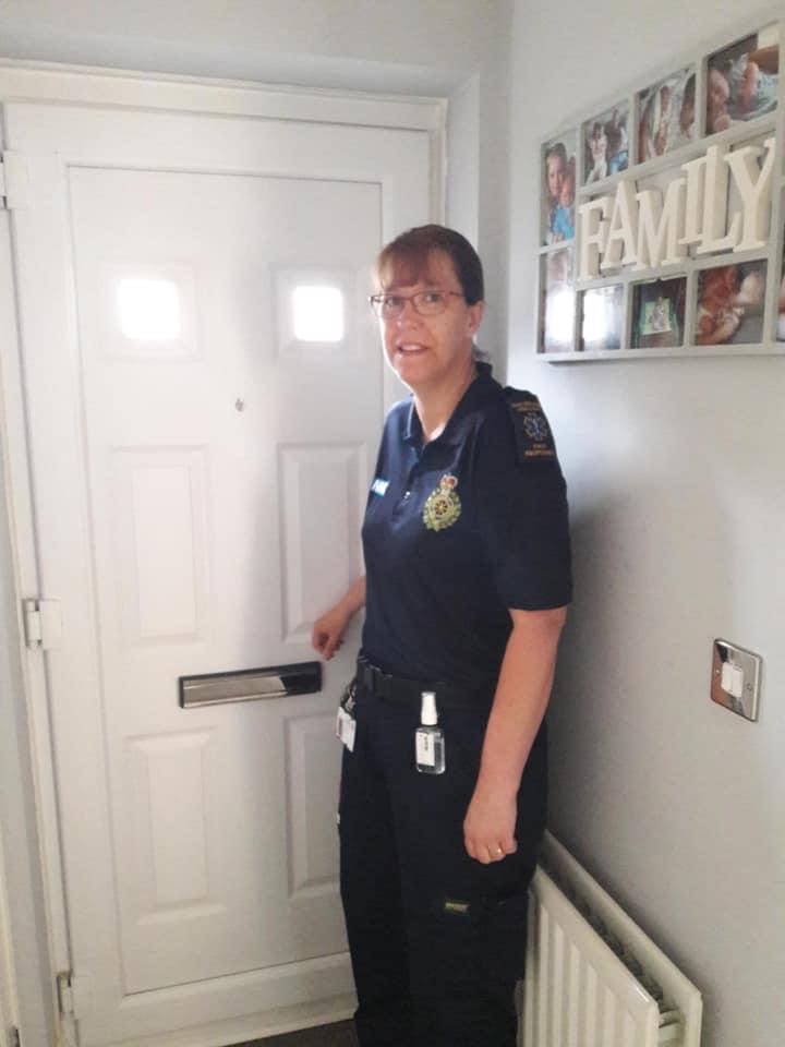 N_NorthantsCFR's tweet photo. Woohoo🥳 Corby + surrounding areas you are very lucky!
Today is Tina’s first shift since being signed of solo recently!! 
She has had a busy morning and has even administered O2 to a poorly patient today.
 #firstshiftsolo #communityforstresponder #northnorthantsfirstresponders https://t.co/XuOFa8IKXb